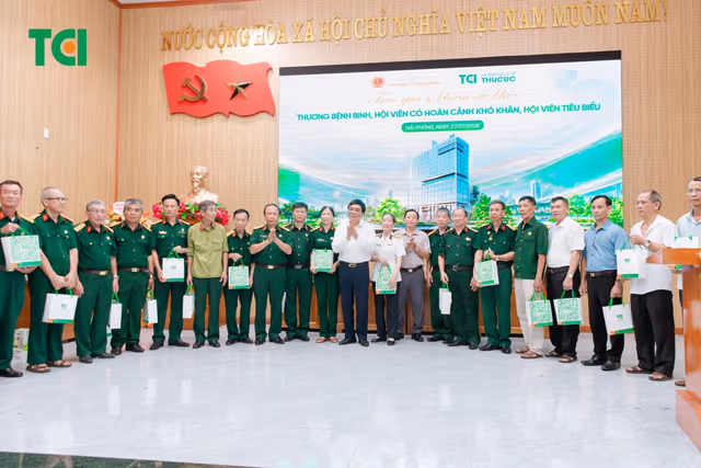 Thu Cúc TCI trao quà, khám sức khỏe miễn phí cho Cựu chiến binh phường Lê Thanh Nghị – Hải Phòng