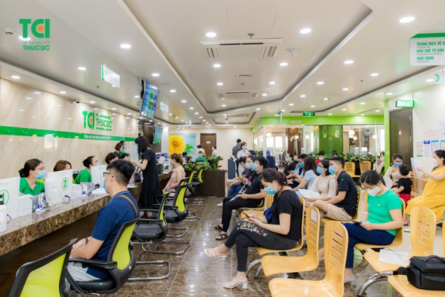 Dịch vụ chăm sóc chu đáo, không gian rộng rãi mang lại sự thoải mái tối đa khi thăm khám