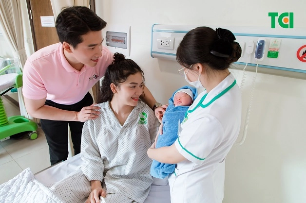 Với dịch vụ thai sản trọn gói, mẹ và bé sẽ được chăm sóc từ khi mang thai đến khi "mẹ tròn con vuông"