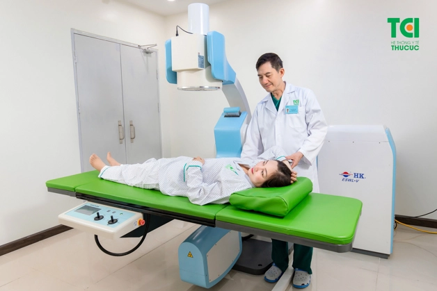 Cận cảnh dàn máy tán sỏi ngoài cơ thể đời mới giúp làm sạch sỏi không cần mổ.